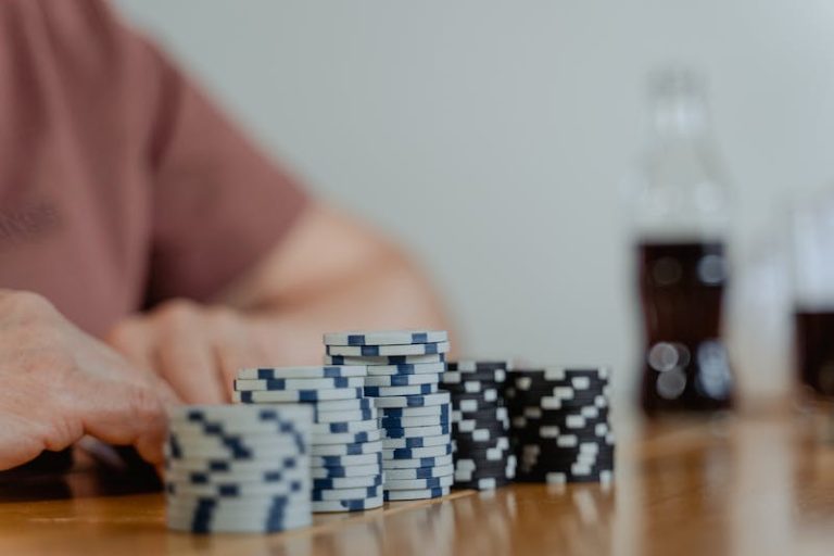 Rejtőzködés És Meglepetés: A Lassú Játék Csapdába Csaló Stratégia A Pókerben