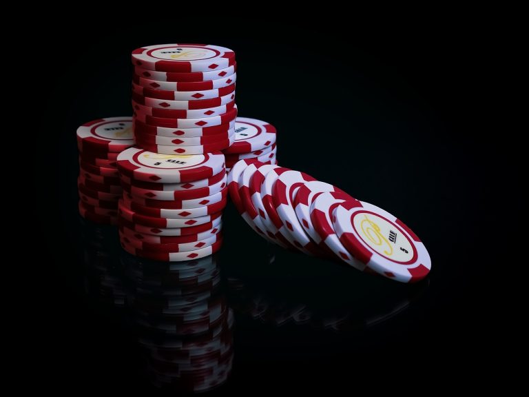 A Floptól a Győzelemig: Taktikai Zsenialitás A Poszt-Flop Pókerjátékban